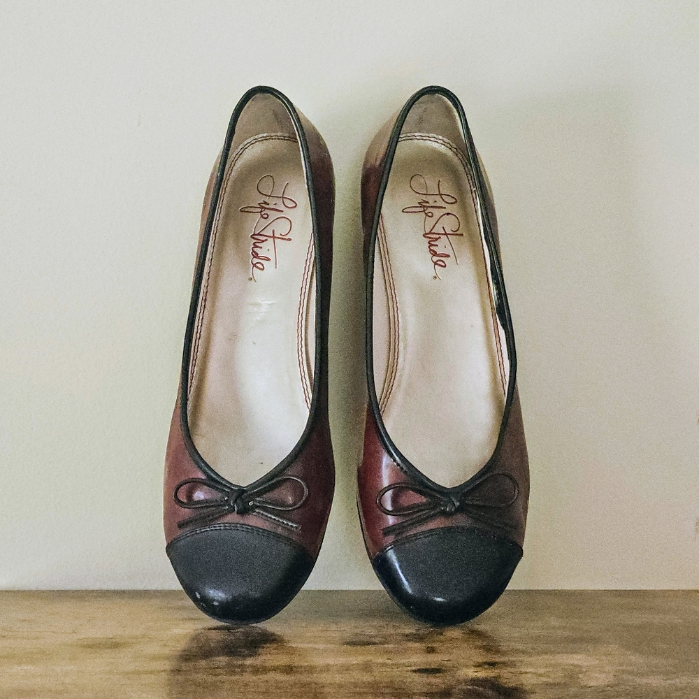 Life Stride Slip On Comfort Wedge Heel Shoes Black Red Bowtie Women's 9